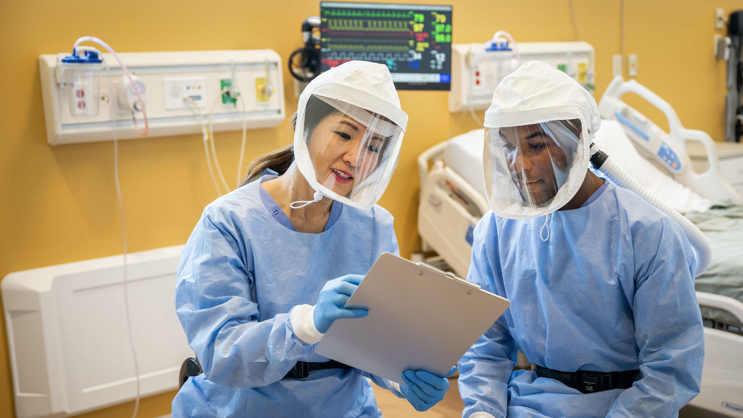 Nurse using the FlexAir PAPR system